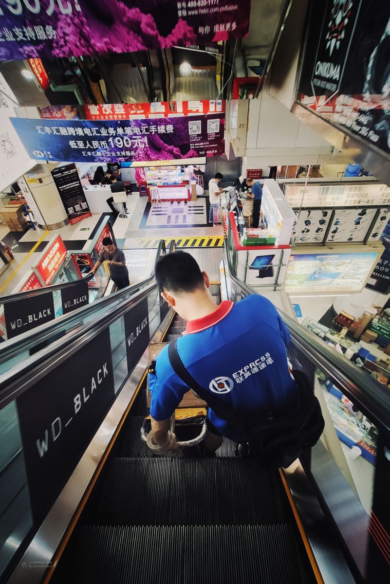 2019/6/28 | 深圳 · 华强北 | 电子产品的流动，也一刻不停歇