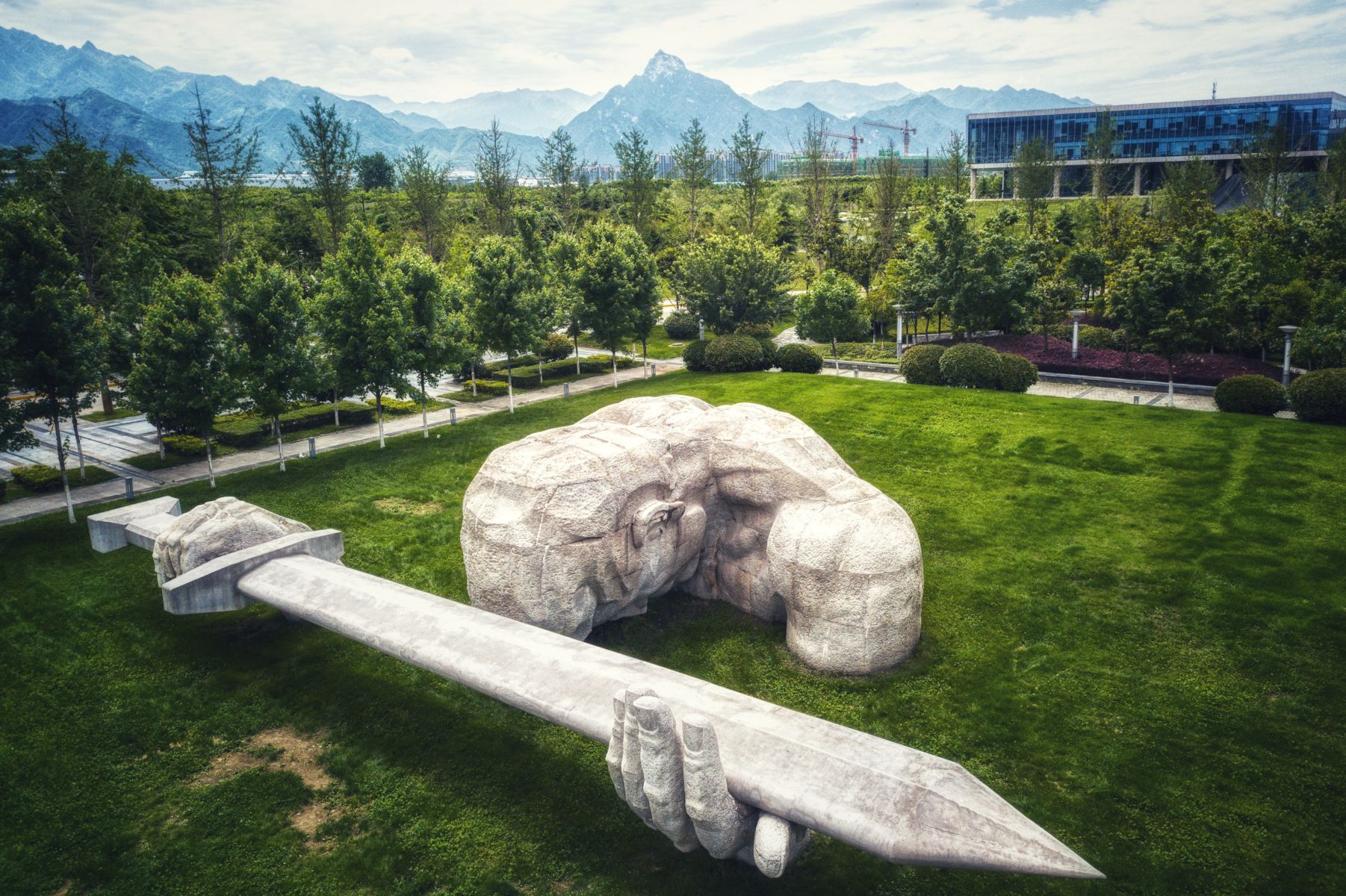 为国铸剑 | 摄 / 黄哲 | 图片来源 - 西北工业大学官网